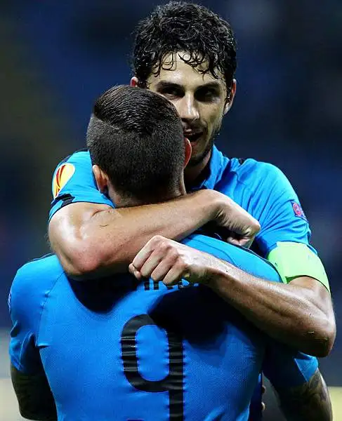 A San Siro l'Inter batte il Qarabag con un gol per tempo. In vantaggio al diciottesimo con D'Ambrosio i milanesi riescono poi a chiudere la partita a un quarto d'ora dalla fine con Icardi.