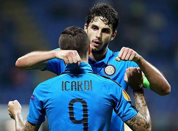 A San Siro l'Inter batte il Qarabag con un gol per tempo. In vantaggio al diciottesimo con D'Ambrosio i milanesi riescono poi a chiudere la partita a un quarto d'ora dalla fine con Icardi.