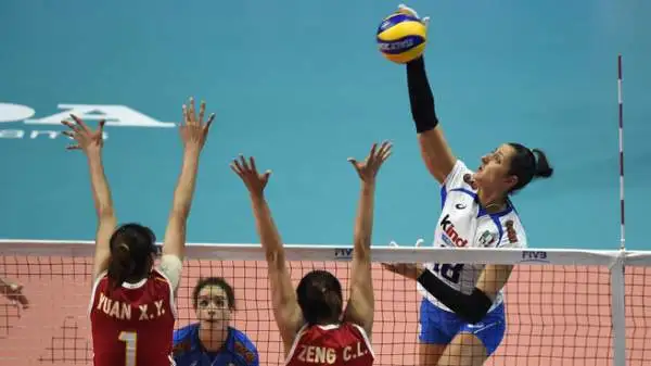 L'Italia ha perso la semifinale dei Mondiali di pallavolo femminile. La Cina si è imposta 3-1 e si giocherà l'oro con gli Stati Uniti. Finalina per il bronzo contro il Brasile per le Azzurre.