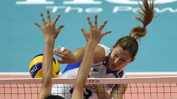 L'Italia ha perso la semifinale dei Mondiali di pallavolo femminile. La Cina si è imposta 3-1 e si giocherà l'oro con gli Stati Uniti. Finalina per il bronzo contro il Brasile per le Azzurre.
