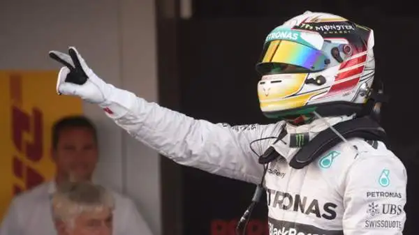 Il Gp di Russia nelle mani della Mercedes, che vince il titolo costruttori. Hamilton primo, Rosberg secondo, Bottas terzo. Alonso sesto, Vettel ottavo e Raikkonen nono.