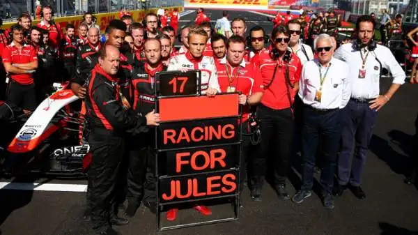 Il Gp di Russia nelle mani della Mercedes, che vince il titolo costruttori. Hamilton primo, Rosberg secondo, Bottas terzo. Alonso sesto, Vettel ottavo e Raikkonen nono.