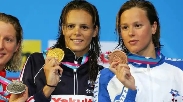 L'autobiografia di Laure Manaudou fa già discutere, in particolare per i capitoli della fine della sua love story con Luca Marin, il collega che passò dalle sue braccia a quelle di Federica Pellegrini