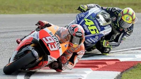 Marc Marquez trionfa a Sepang e conquista la dodicesima vittoria stagionale nel 2014 (eguagliato Doohan). Secondo Rossi, che cementa la seconda piazza in classifica generale.