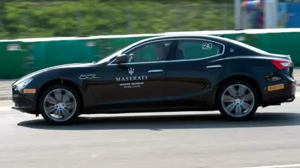 Una giornata da urlo all'Autodromo di Varano De' Melegari al volante del 'Tridente': il corso di guida della casa automobilistica modenese.