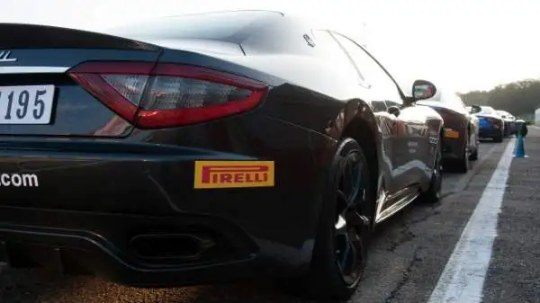 Una giornata da urlo all'Autodromo di Varano De' Melegari al volante del 'Tridente': il corso di guida della casa automobilistica modenese.