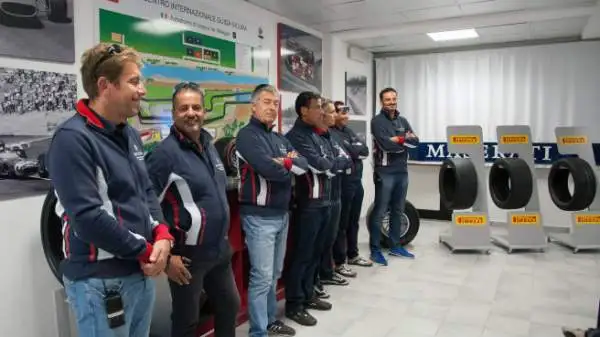 Una giornata da urlo all'Autodromo di Varano De' Melegari al volante del 'Tridente': il corso di guida della casa automobilistica modenese.