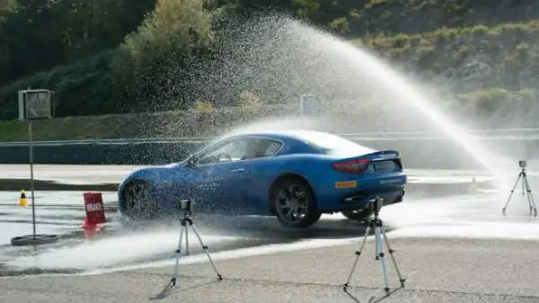 Una giornata da urlo all'Autodromo di Varano De' Melegari al volante del 'Tridente': il corso di guida della casa automobilistica modenese.
