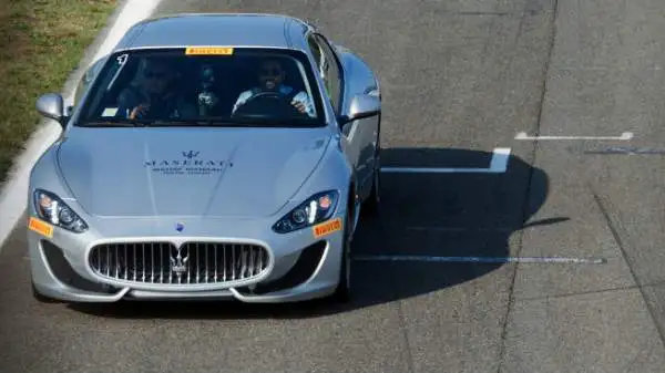 Una giornata da urlo all'Autodromo di Varano De' Melegari al volante del 'Tridente': il corso di guida della casa automobilistica modenese.