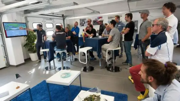 Una giornata da urlo all'Autodromo di Varano De' Melegari al volante del 'Tridente': il corso di guida della casa automobilistica modenese.