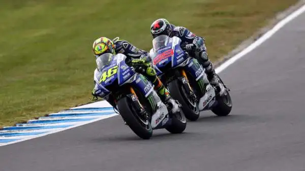 In quel momento era secondo, dopo aver vinto un duello all'ultima staccata con il compagno di team in Yamaha, Jorge Lorenzo.