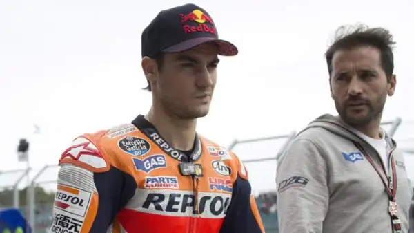 Costretto al ritiro anche Pedrosa, un risultato che avvicina decisamente Valentino Rossi al secondo posto in classifica a fine campionato.