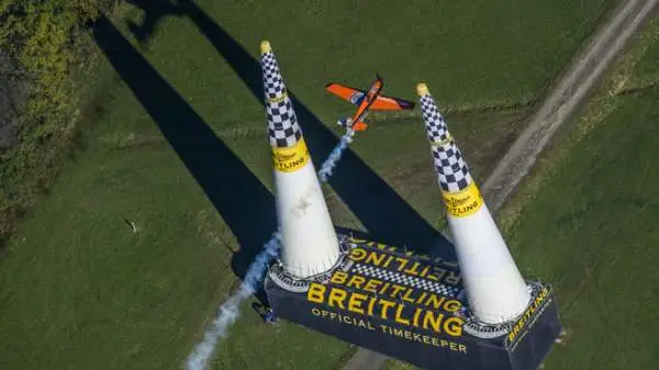 Nigel Lamb ha vinto domenica il Red Bull Air Race World Championship. Il britannico si è aggiudicato il titolo grazie ad un secondo posto nella finale disputata a Spielberg in Austria.
