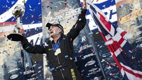 Nigel Lamb ha vinto domenica il Red Bull Air Race World Championship. Il britannico si è aggiudicato il titolo grazie ad un secondo posto nella finale disputata a Spielberg in Austria.