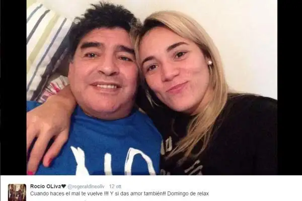 Il Pibe de Oro sembra accusare la ragazza di continuare a guardare il cellulare. Dopo le accuse, ci sarebbe anche un tentativo di aggressione.