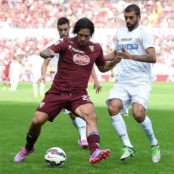 Dopo un primo tempo noioso, nella ripresa il Toro accelera e passa grazie alla rete dell'ex Quagliarella, colpo di testa su sponda di Amauri.