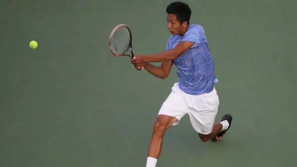 Incredibile sconfitta di Fognini a Shanghai contro il numero 553 al mondo, il cinese Wang. Da notare l'abbigliamento dell'asiatico.