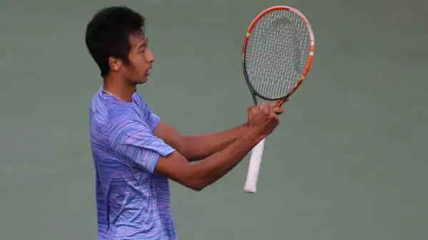 Incredibile sconfitta di Fognini a Shanghai contro il numero 553 al mondo, il cinese Wang. Da notare l'abbigliamento dell'asiatico.