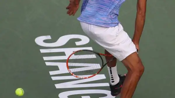 Incredibile sconfitta di Fognini a Shanghai contro il numero 553 al mondo, il cinese Wang. Da notare l'abbigliamento dell'asiatico.