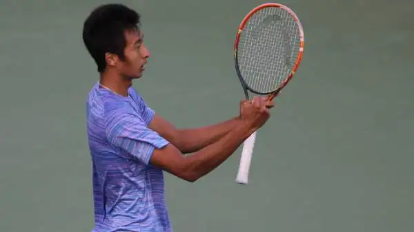 Incredibile sconfitta di Fognini a Shanghai contro il numero 553 al mondo, il cinese Wang. Da notare l'abbigliamento dell'asiatico.