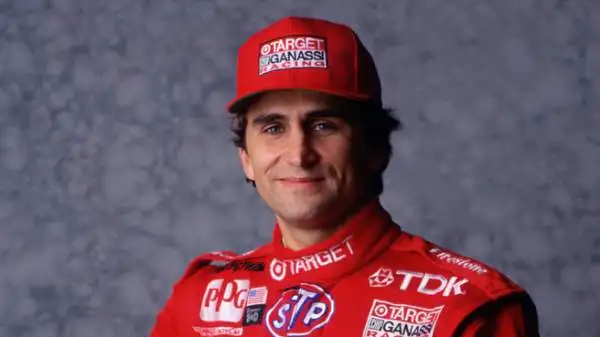 Dopo un 1994 avaro di soddisfazioni, vola in America dove brilla nella CART. 