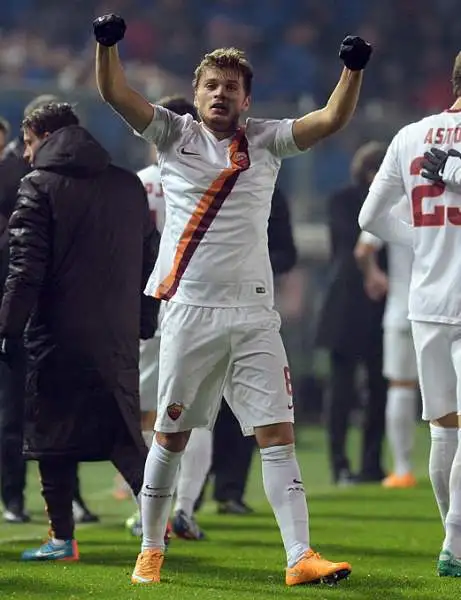 Vittoria 2-1 in rimonta per la Roma a Bergamo. Nel primo anticipo della dodicesima giornata di serie A, Ljajic e Nainggolan ribaltano il gol lampo di Maxi Moralez.