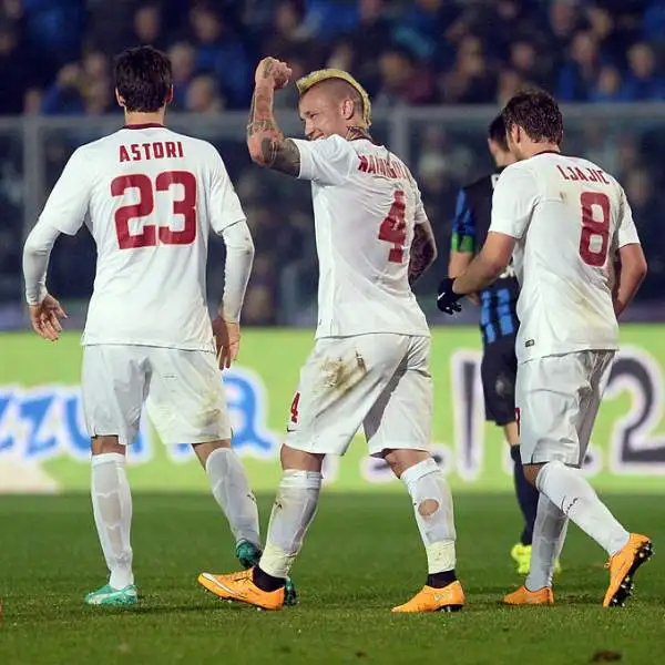 Vittoria 2-1 in rimonta per la Roma a Bergamo. Nel primo anticipo della dodicesima giornata di serie A, Ljajic e Nainggolan ribaltano il gol lampo di Maxi Moralez.