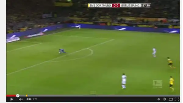 La parabola ha sorpreso il portiere che si è visto scavalcare.