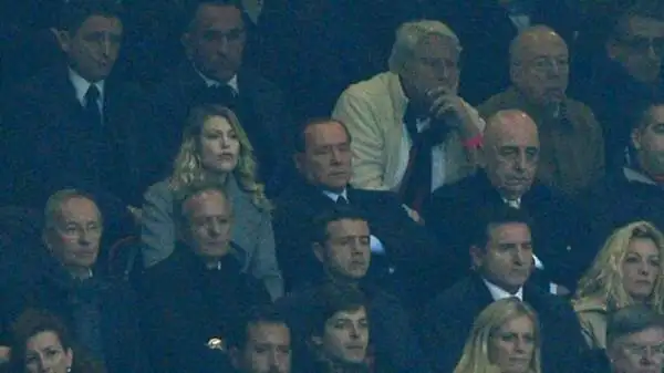 Barbara Berlusconi e Filippo Inzaghi hanno dato mandato ai propri avvocati di adire le vie legali contro tutti gli organi di informazione che riporteranno la notizia di una presunta loro relazione.