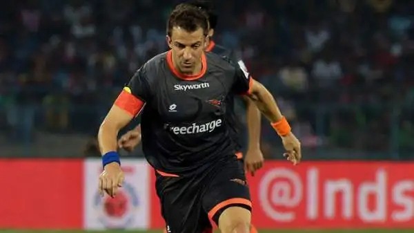 Il più famoso dei bomber classe 1974 che hanno ancora il vizio del gol è però Alessandro Del Piero. 'Pinturicchio' ha segnato in India, con il Delhi Dynamos, a 40 anni e un mese.