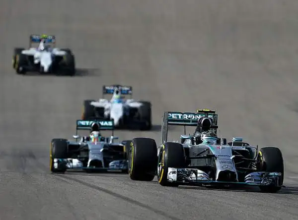 Nel GP di Austin, la lotta tra le Mercedes premia l'anglo-caraibico, ora a +24 in classifica. Alonso è sesto dopo una gara anonima, addirittura tredicesimo Raikkonen.