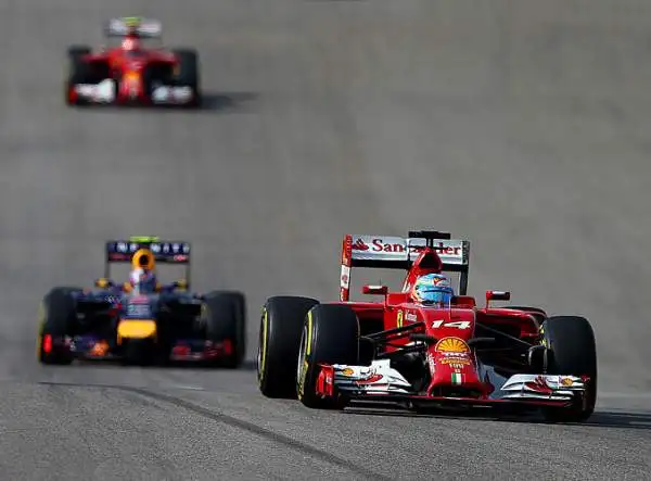 Nel GP di Austin, la lotta tra le Mercedes premia l'anglo-caraibico, ora a +24 in classifica. Alonso è sesto dopo una gara anonima, addirittura tredicesimo Raikkonen.