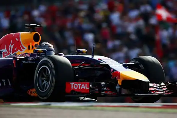 Nel GP di Austin, la lotta tra le Mercedes premia l'anglo-caraibico, ora a +24 in classifica. Alonso è sesto dopo una gara anonima, addirittura tredicesimo Raikkonen.
