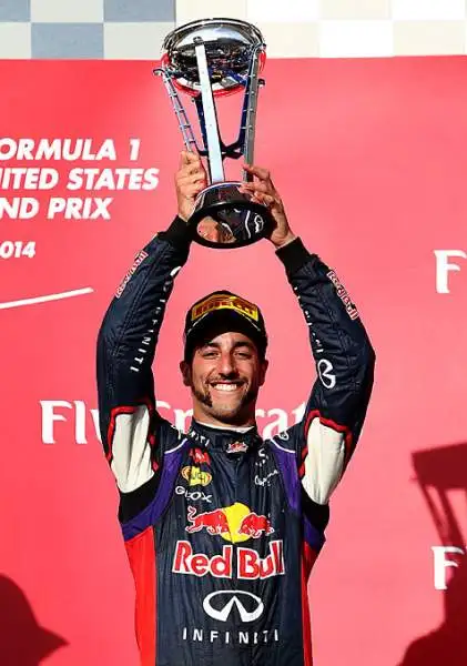 Nel GP di Austin, la lotta tra le Mercedes premia l'anglo-caraibico, ora a +24 in classifica. Alonso è sesto dopo una gara anonima, addirittura tredicesimo Raikkonen.
