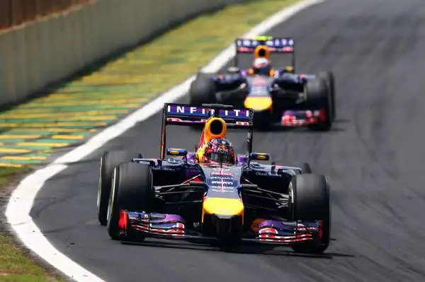Rosberg batte Lewis. Ferrari lontane. Il tedesco tiene apertissimo il Mondiale. Alonso sesto.