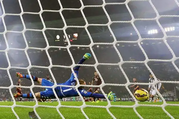 Pirlo! La Juve vince il derby al 93'. I bianconeri superano per 2-1 il Torino.