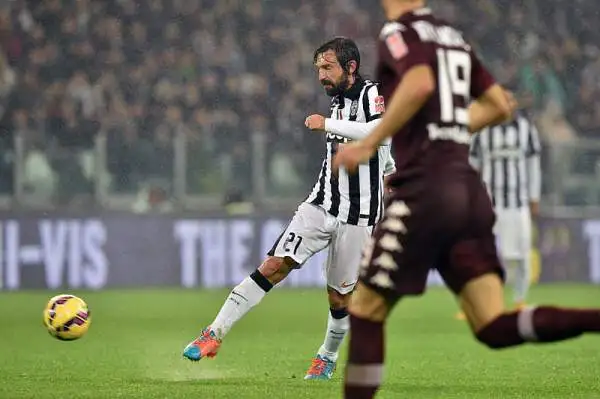 Pirlo! La Juve vince il derby al 93'. I bianconeri superano per 2-1 il Torino.