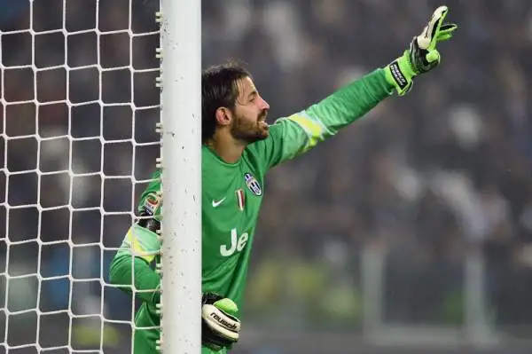 Pirlo! La Juve vince il derby al 93'. I bianconeri superano per 2-1 il Torino.