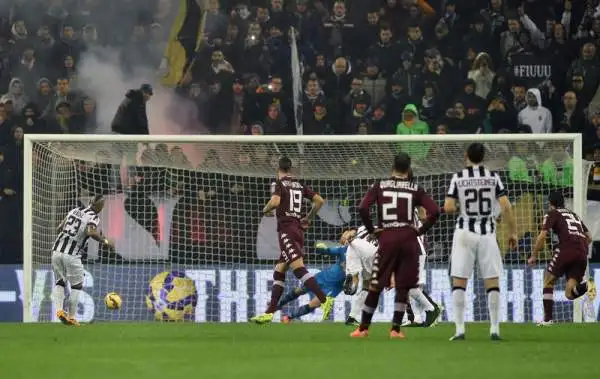 Pirlo! La Juve vince il derby al 93'. I bianconeri superano per 2-1 il Torino.