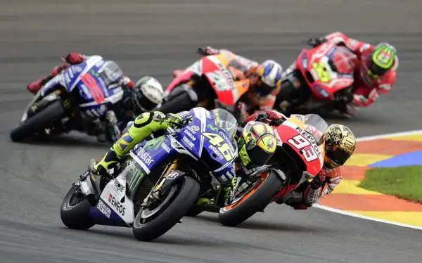 Valentino Rossi vice campione del mondo. Marquez fa suo anche il Gp di Valencia e fissa il nuovo record di vittorie stagionali. Il Dottore è secondo nella generale.