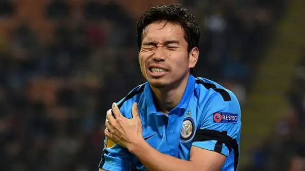 Dolore quasi insopportabile per il generoso Nagatomo. Il nipponico si è lussato la spalla destra, che gli è stata parzialmente sistemata negli spogliatoi.