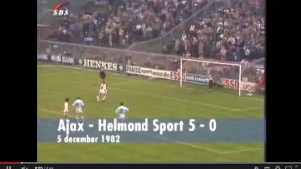 Avvenne nel corso di una partita dei Lancieri contro l'Helmond Sport nel 1982.