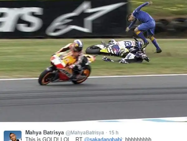 Addirittura qui travolge le potentissime due ruote della MotoGp.
