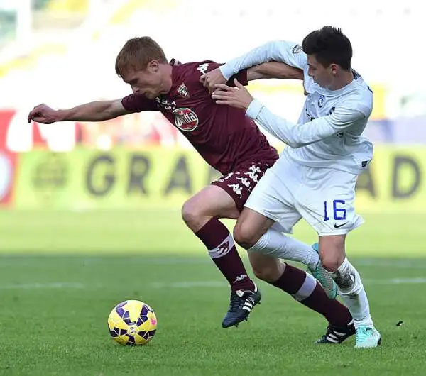 Partita bloccata, il Toro non riesce a trovare gli spazi davanti a una Dea molto abbottonata. Gli unici brividi del primo tempo sono un colpo di testa di Moretti e una parata di Gillet su Stendardo.