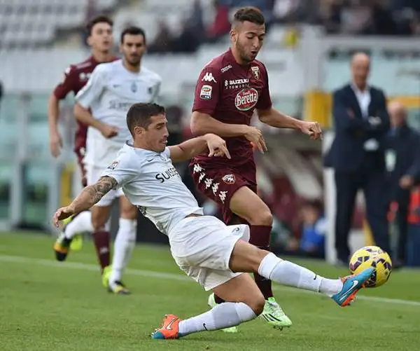 Partita bloccata, il Toro non riesce a trovare gli spazi davanti a una Dea molto abbottonata. Gli unici brividi del primo tempo sono un colpo di testa di Moretti e una parata di Gillet su Stendardo.