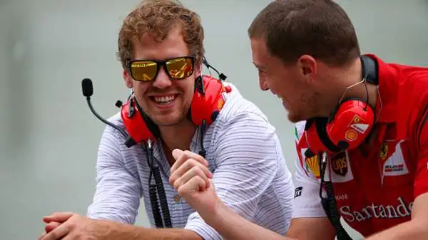 "Anzi, la Ferrari è una vera leggenda e ci si sente davvero speciali quando si diventa parte di tutto questo".