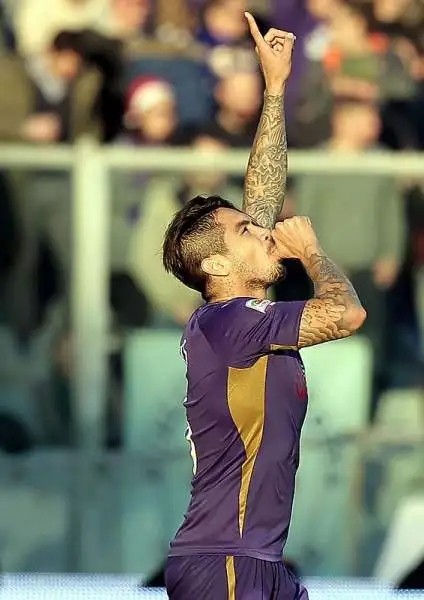Fiorentina bloccata in casa nel derby con l'Empoli: viola avanti con Vargas, ma recuperati nella ripresa da Tonelli. Sciupata una buona occasione per avvicinarsi al terzo posto.