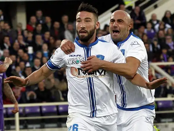 Fiorentina bloccata in casa nel derby con l'Empoli: viola avanti con Vargas, ma recuperati nella ripresa da Tonelli. Sciupata una buona occasione per avvicinarsi al terzo posto.
