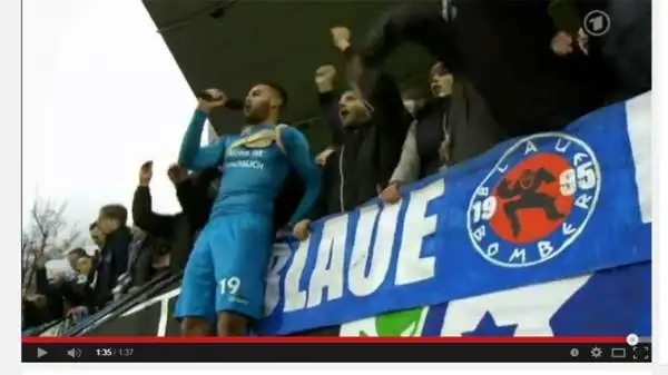 Daniel Engelbrecht, 24enne attaccante dello Stuttgarter Kickers (terza divisione tedesca), è tornato in campo con un defibrillatore cardiaco impiantato sotto la pelle segnando il gol della vittoria.