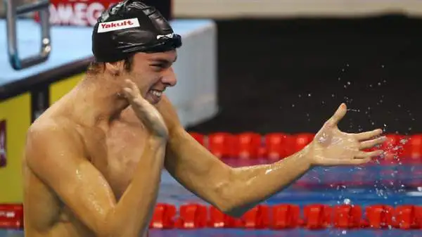 Greg, che stabilisce anche il nuovo record europeo in vasca corta, continua la sua scalata verso l'immortalità: nel suo palmarés figurano già, ad appena 20 anni, 4 ori e un argento europei.